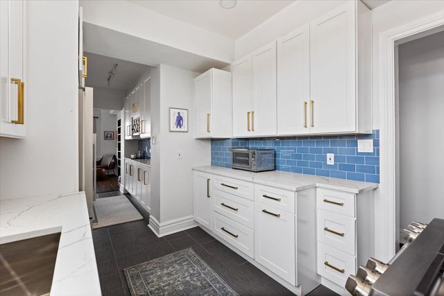 609 W Stratford Place 7C, Chicago, IL 60657