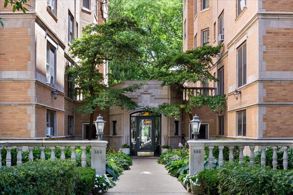 609 W Stratford Place 7C, Chicago, IL 60657