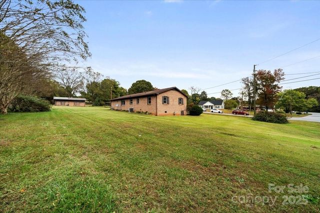 312 Hazelwood Circle, Statesville, NC 28625