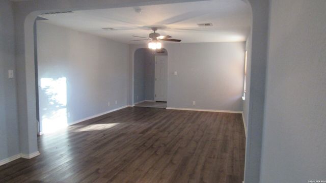 701 Hollow Rdg, Schertz, TX 78108