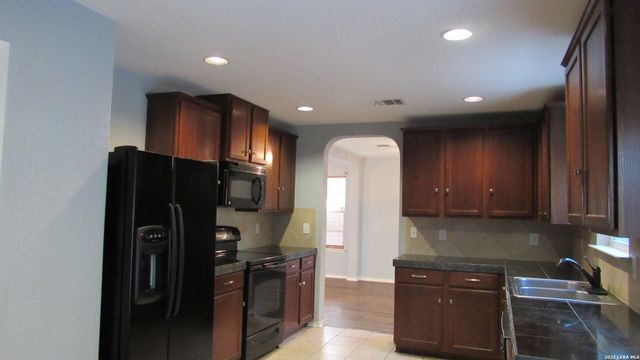 701 Hollow Rdg, Schertz, TX 78108