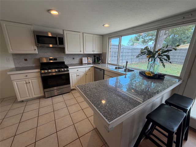 1332 Cherry Hill Lane, Lewisville, TX 75067