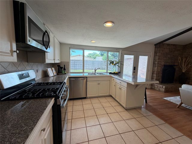 1332 Cherry Hill Lane, Lewisville, TX 75067