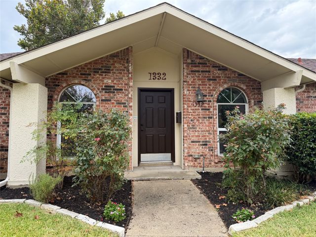 1332 Cherry Hill Lane, Lewisville, TX 75067