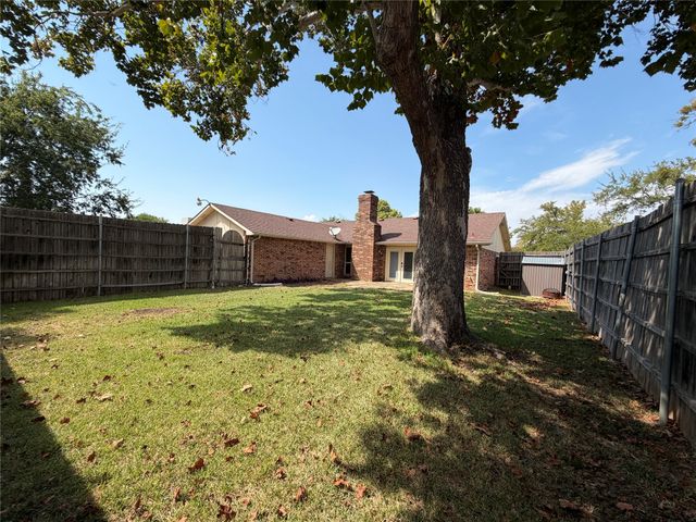1332 Cherry Hill Lane, Lewisville, TX 75067