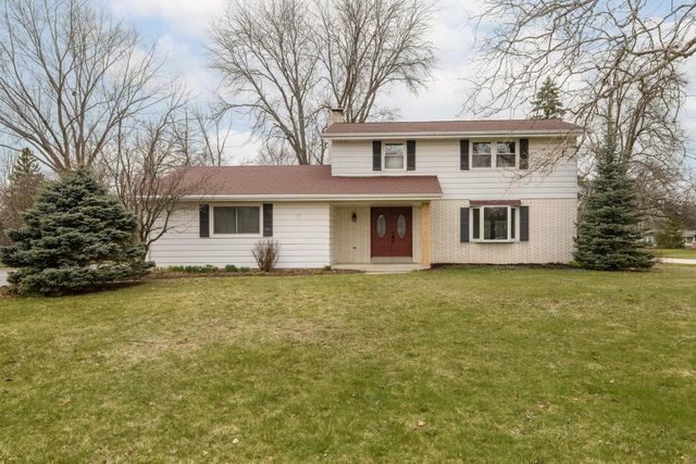 21300 Astolat DRIVE, Brookfield, WI 53045