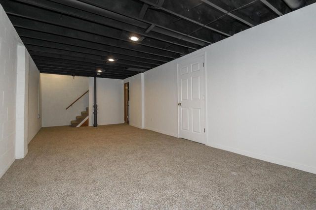 21300 Astolat DRIVE, Brookfield, WI 53045