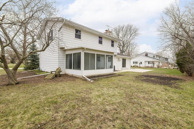 21300 Astolat DRIVE, Brookfield, WI 53045