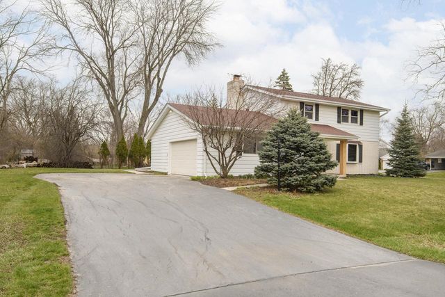 21300 Astolat DRIVE, Brookfield, WI 53045