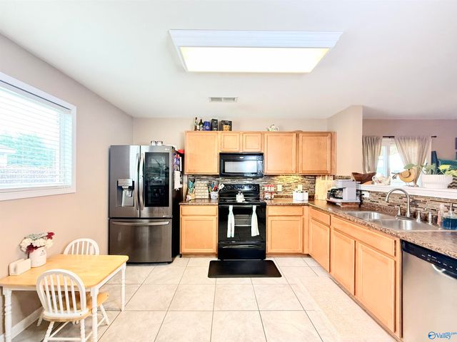 3070 Castlecreek Drive, Madison, AL 35756