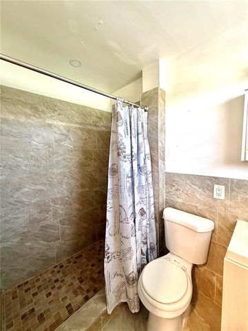 16890 NE 21st Ave 10, North Miami Beach, FL 33162