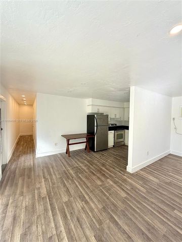 16890 NE 21st Ave 10, North Miami Beach, FL 33162