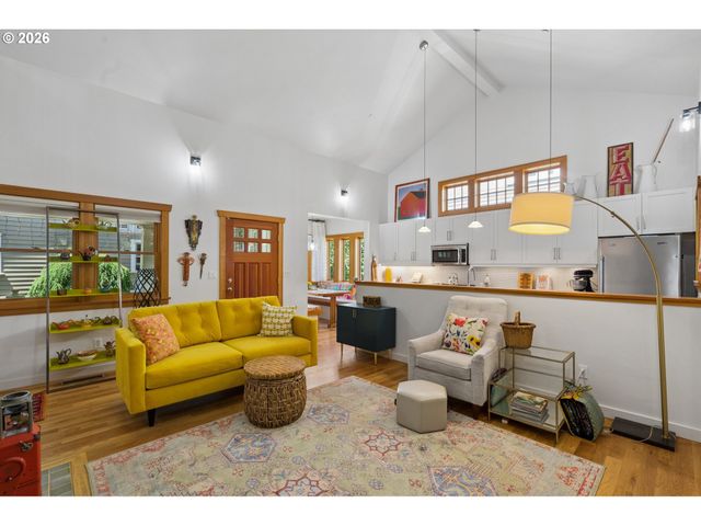 7038 Se CLINTON St, Portland, OR 97206