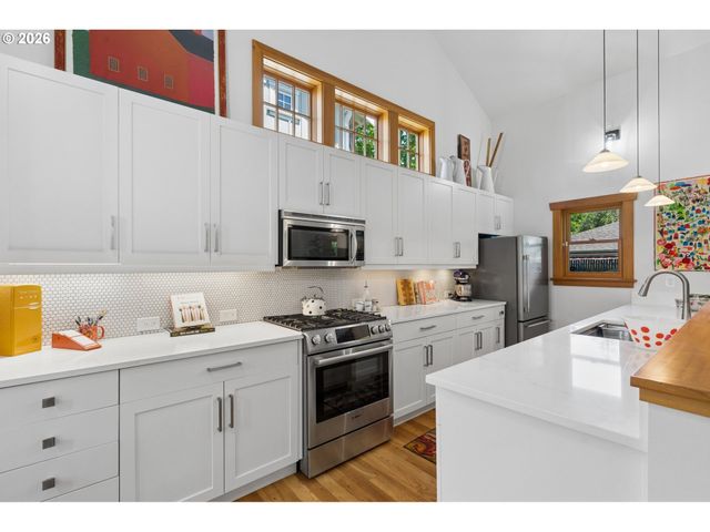 7038 Se CLINTON St, Portland, OR 97206