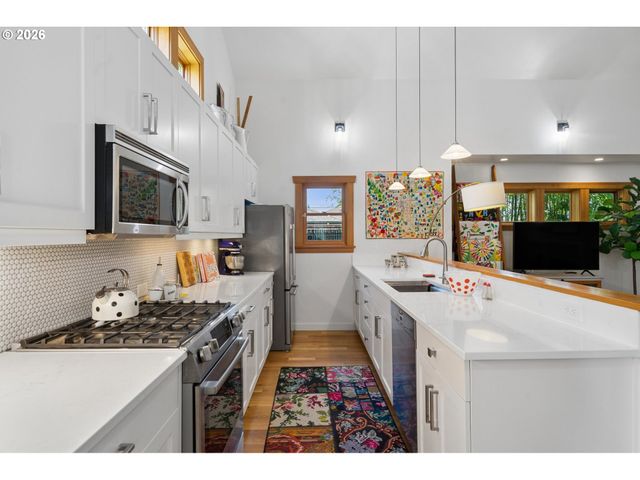 7038 Se CLINTON St, Portland, OR 97206