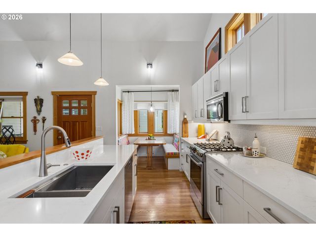 7038 Se CLINTON St, Portland, OR 97206