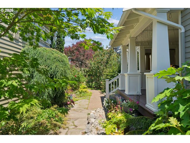 7038 Se CLINTON St, Portland, OR 97206