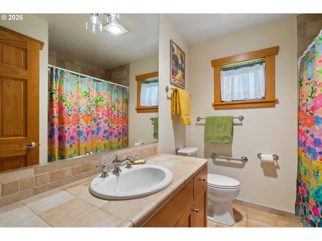 7038 Se CLINTON St, Portland, OR 97206