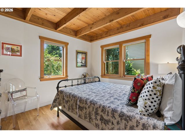 7038 Se CLINTON St, Portland, OR 97206