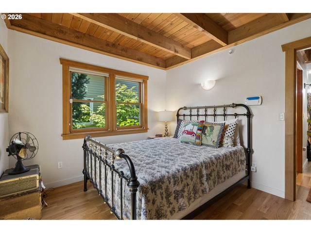 7038 Se CLINTON St, Portland, OR 97206
