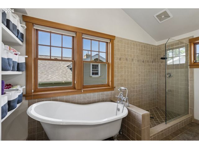 7038 Se CLINTON St, Portland, OR 97206