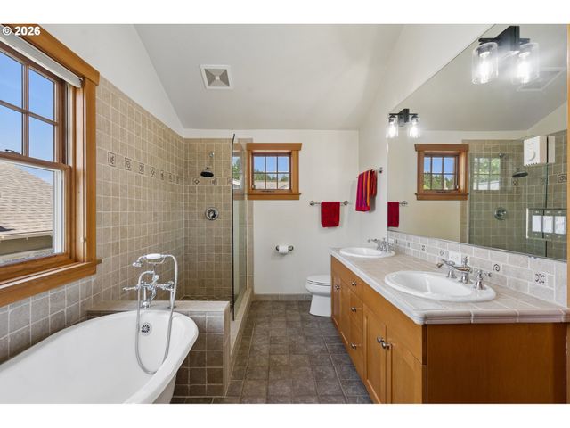 7038 Se CLINTON St, Portland, OR 97206