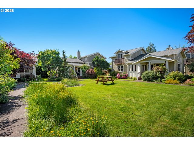 7038 Se CLINTON St, Portland, OR 97206