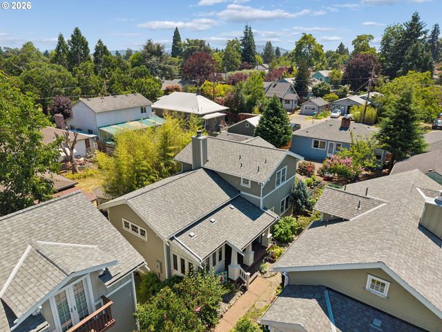 7038 Se CLINTON St, Portland, OR 97206
