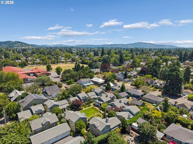 7038 Se CLINTON St, Portland, OR 97206