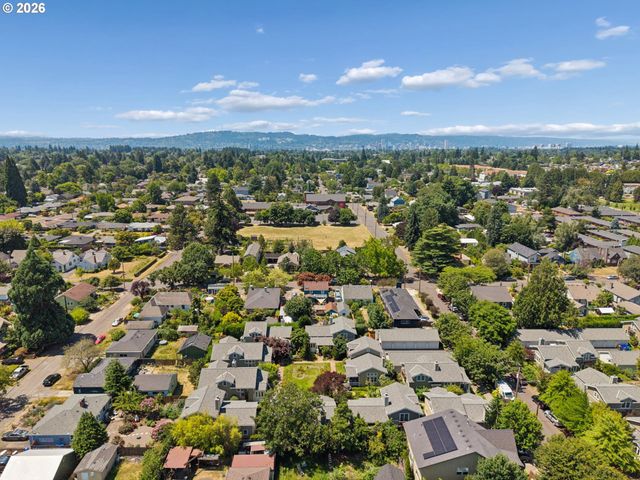 7038 Se CLINTON St, Portland, OR 97206