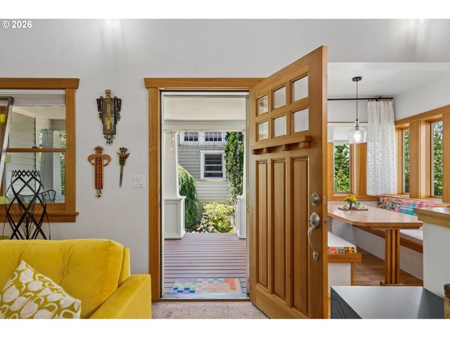 7038 Se CLINTON St, Portland, OR 97206