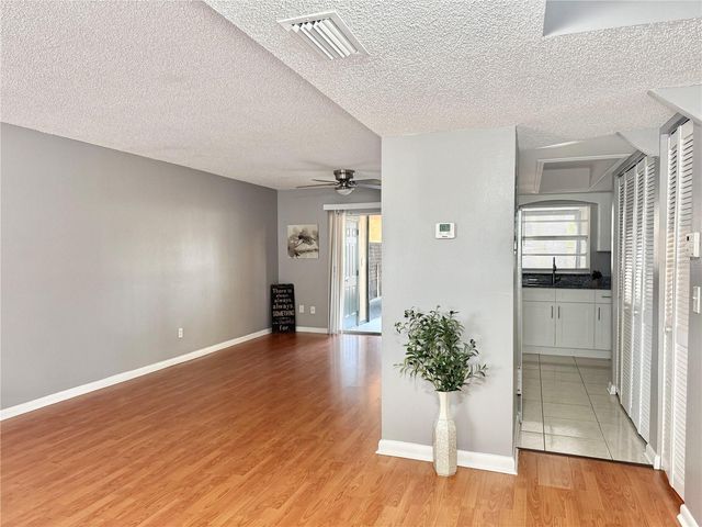 5156 TENNIS COURT CIRCLE, Tampa, FL 33617