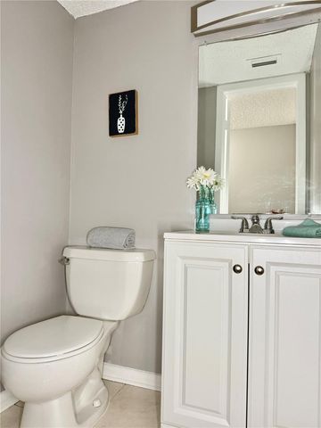 5156 TENNIS COURT CIRCLE, Tampa, FL 33617