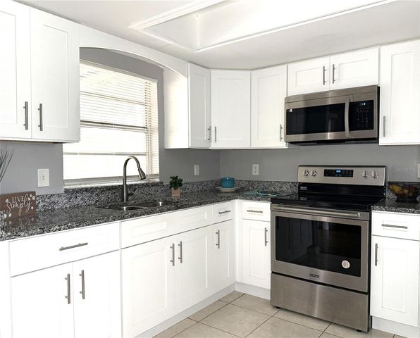 5156 TENNIS COURT CIRCLE, Tampa, FL 33617