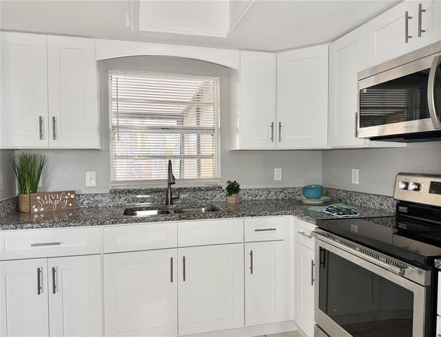 5156 TENNIS COURT CIRCLE, Tampa, FL 33617