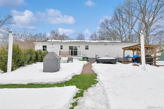 8 Vega Drive, Shoreham, NY 11786