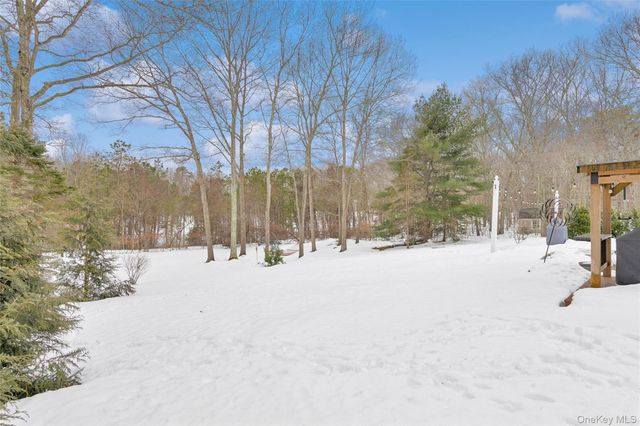 8 Vega Drive, Shoreham, NY 11786