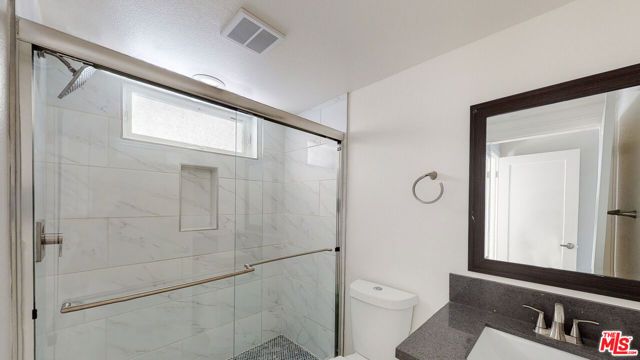 953 N Mariposa Avenue B, Los Angeles, CA 90029