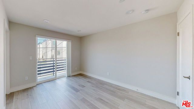 953 N Mariposa Avenue B, Los Angeles, CA 90029