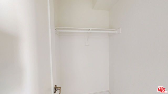 953 N Mariposa Avenue B, Los Angeles, CA 90029