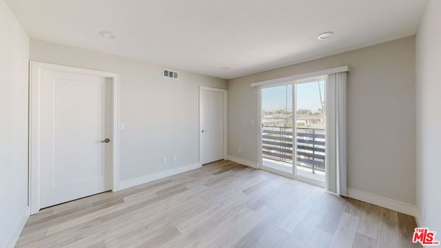 953 N Mariposa Avenue B, Los Angeles, CA 90029