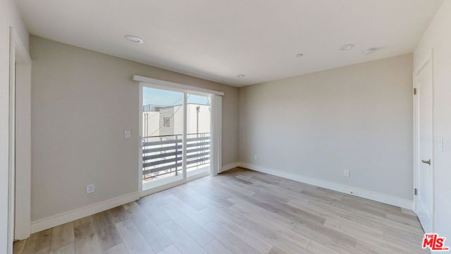 953 N Mariposa Avenue B, Los Angeles, CA 90029