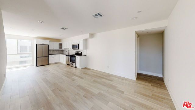 953 N Mariposa Avenue B, Los Angeles, CA 90029