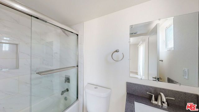 953 N Mariposa Avenue B, Los Angeles, CA 90029