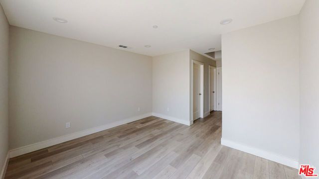 953 N Mariposa Avenue B, Los Angeles, CA 90029