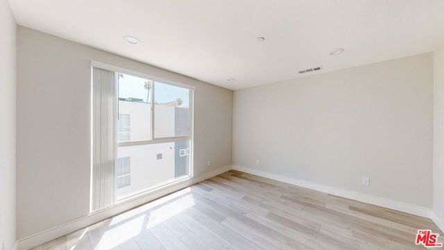 953 N Mariposa Avenue B, Los Angeles, CA 90029