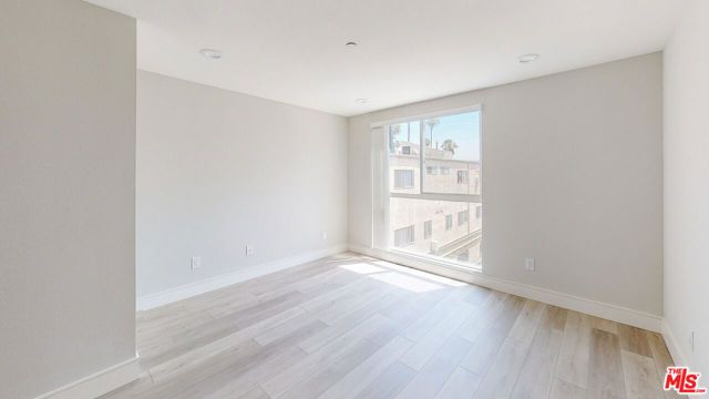 953 N Mariposa Avenue B, Los Angeles, CA 90029