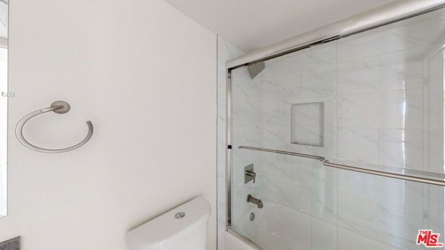 953 N Mariposa Avenue B, Los Angeles, CA 90029