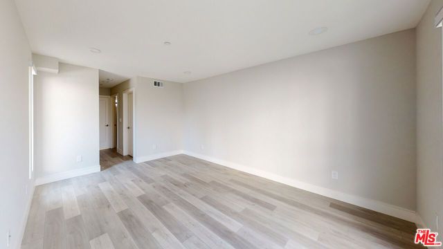 953 N Mariposa Avenue B, Los Angeles, CA 90029