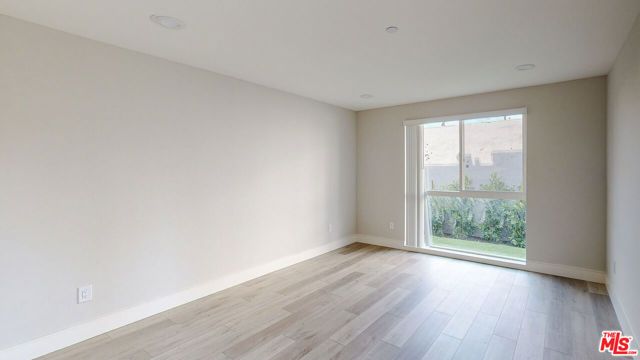 953 N Mariposa Avenue B, Los Angeles, CA 90029